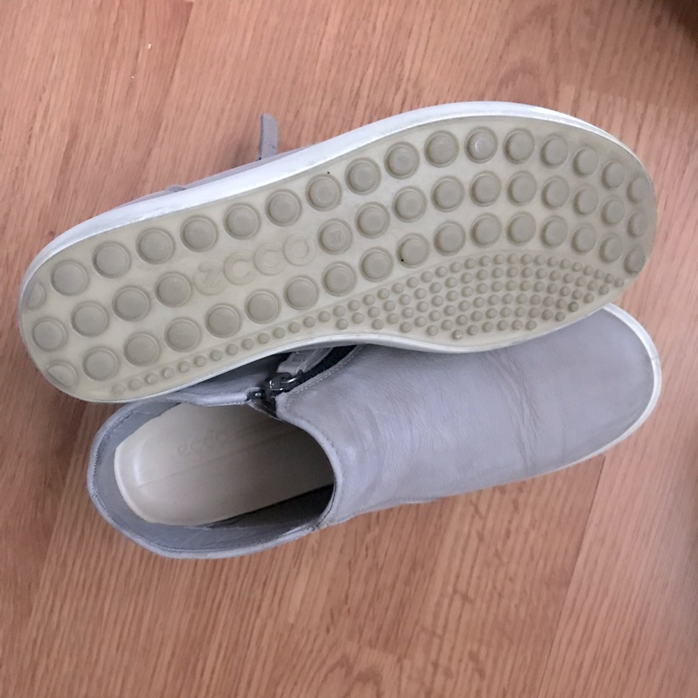 ECCO Soft Low Cut Zip Booties